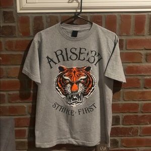 Arise 37 tees, bundle 2 tees
